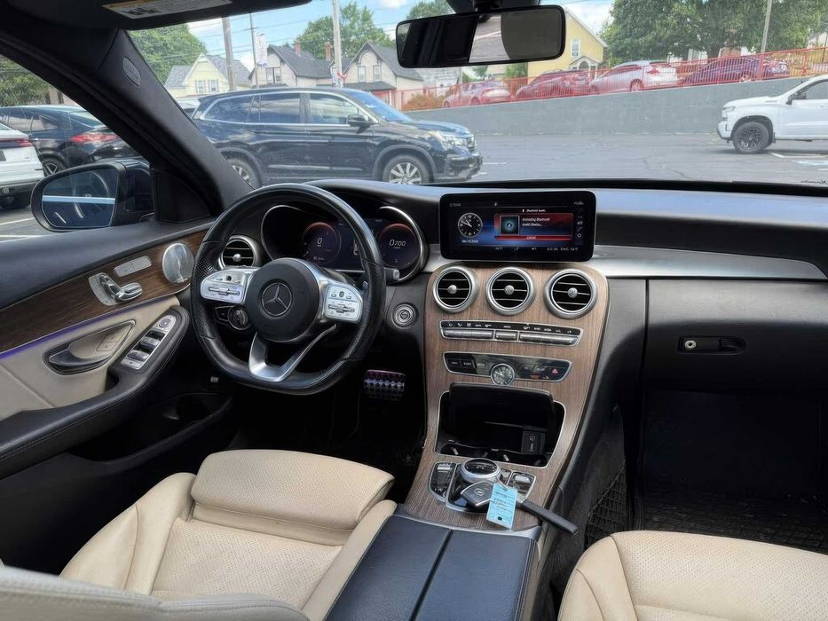 Mercedes-Benz C300      2020