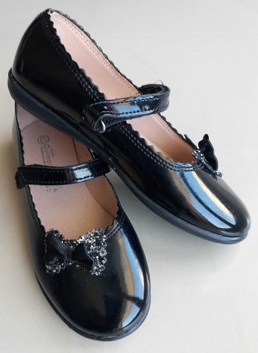 Sapatos Pretos Lacinhos