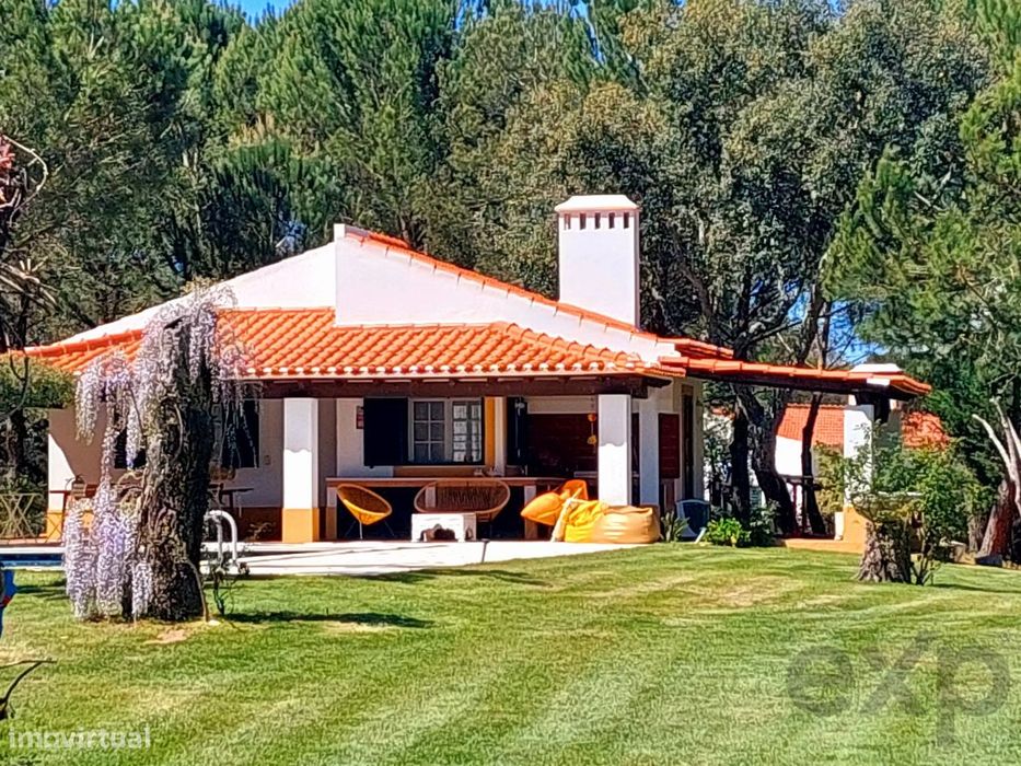 Moradia T4 mobilada com piscina em Benavente