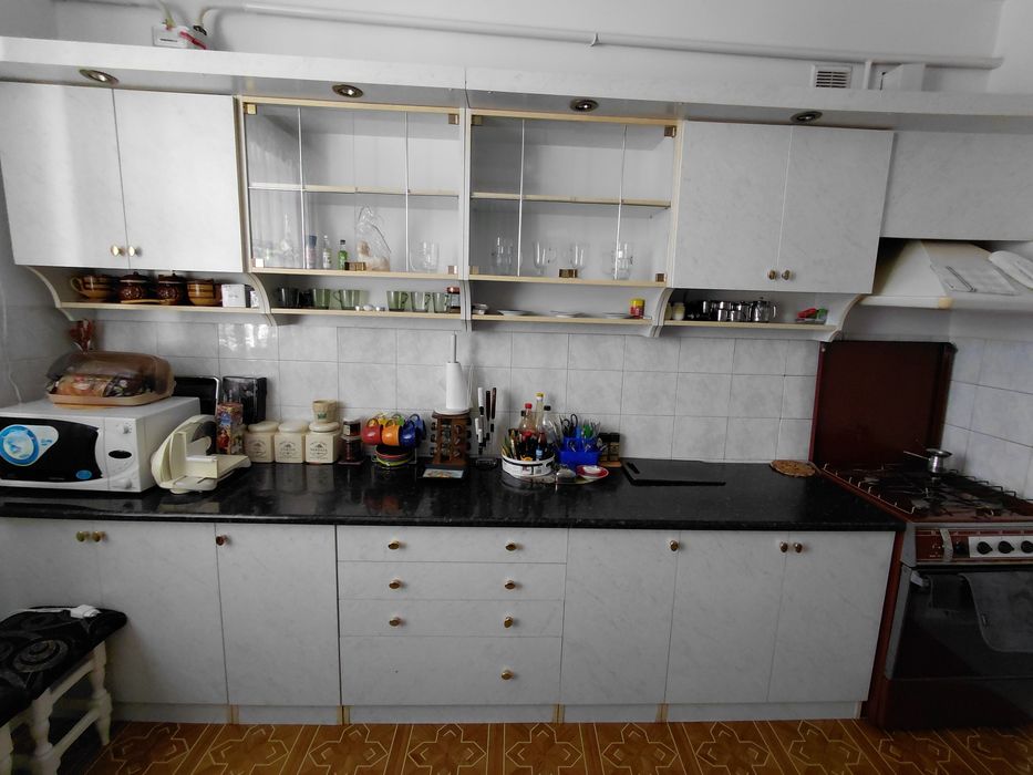 Кухня світлого кольору