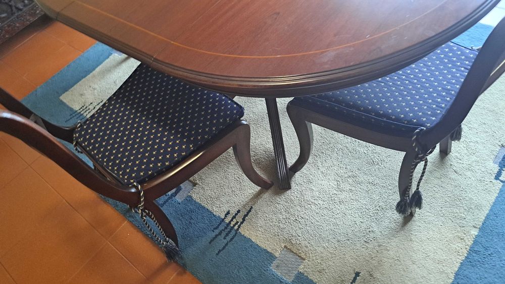 Mesa de jantar - Madeira Maciça - Usada em Ótimas condições