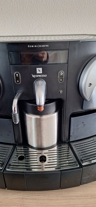Máquina Café Nespresso Gemini 220 Pro