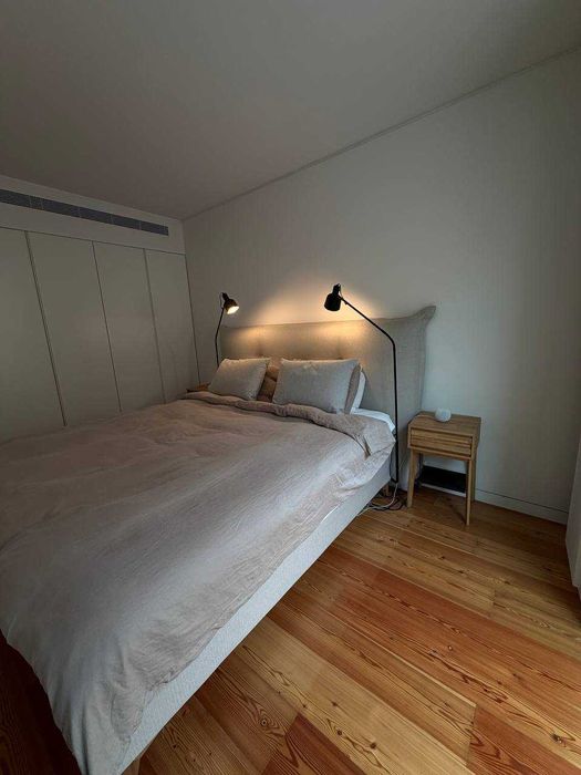 Cama Jensen Supreme Continental completa + mesas cabeceira