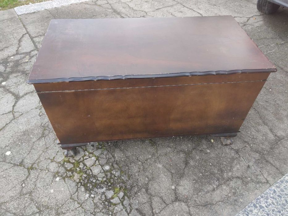 Baú de madeira antigo