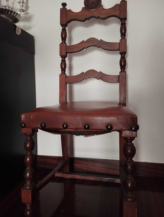 Móveis antigos. Conjunto mesa + 6 cadeiras