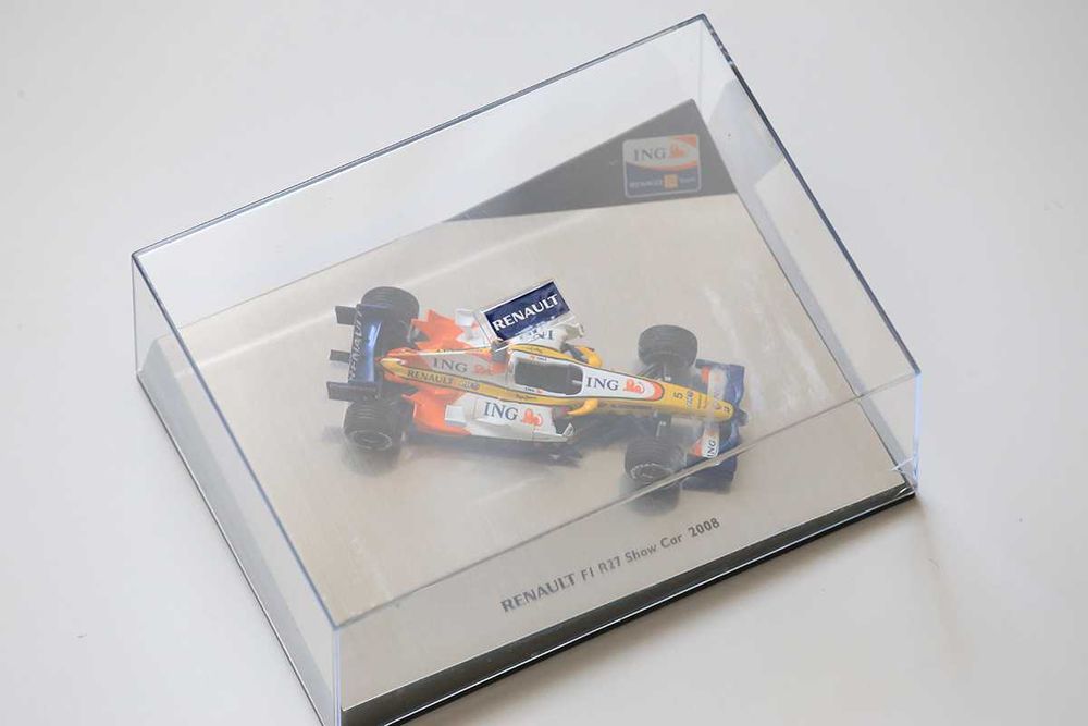 Коллекционная модель болид F1 Renault F1 R27 Show Car 2008