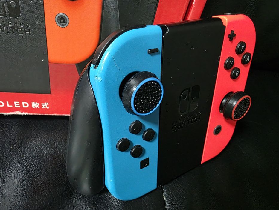 Nintendo Switch Oled + Mobapad + 2 гри