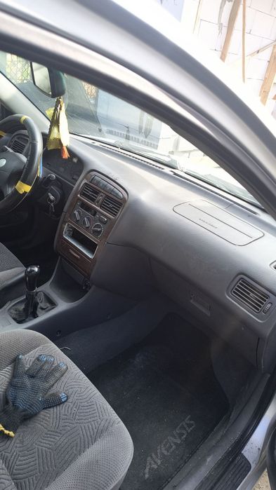 таета авенсіс 2.0д