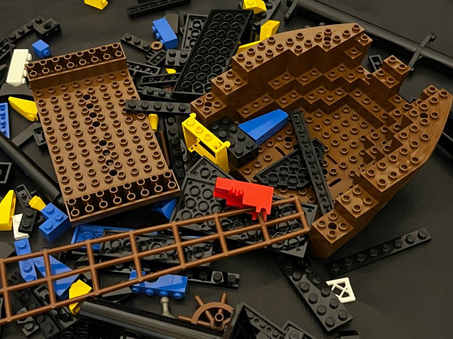 6274 LEGO Statek Gubernatora Broadside'a