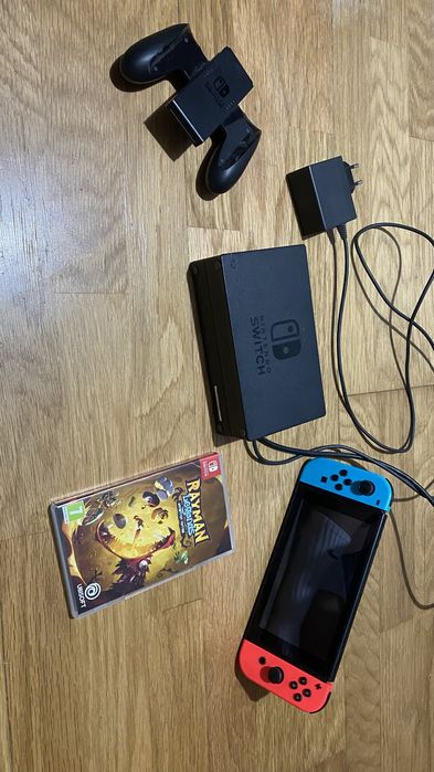 Nintendo Switch c/ dock, Oferta de Jogo na compra