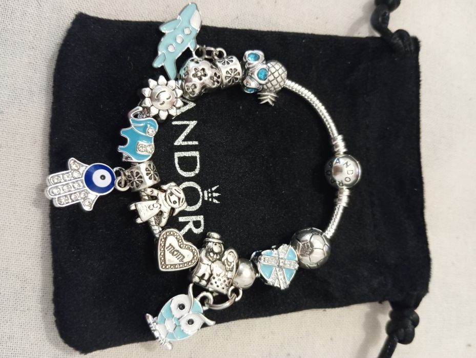 Pulseiras com 13 pingentes