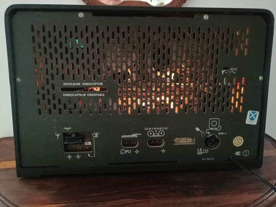 Radio Phiilips Bi - Ampli B6 X 82A tube radio
