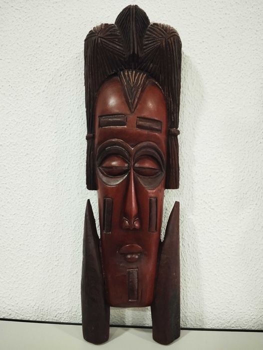 Máscara Africana em Madeira – Escultura Decorativa Artesanal