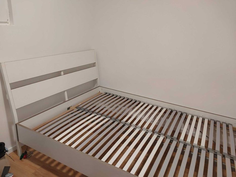 Cama de casal Ikea 140x200 com 2 gavetões