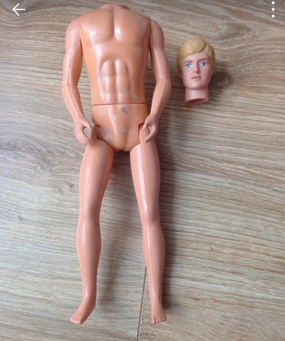Lalka Ken z urwaną głową