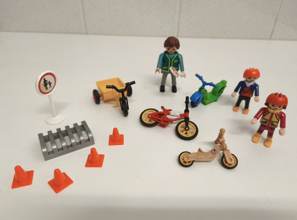 PLAYMOBIL 5571 – EDUCAÇÃO RODOVIÁRIA - 3 Figuras + Bicicletas + Acessórios