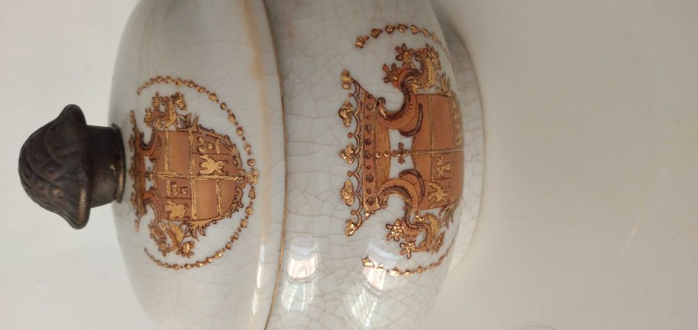 Pequena sopeira ceramica firmada Adele Carey.