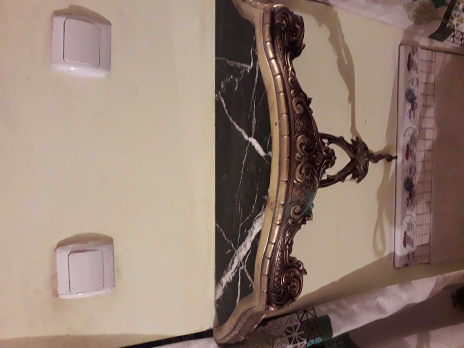 Телефон стационарный, старинный.