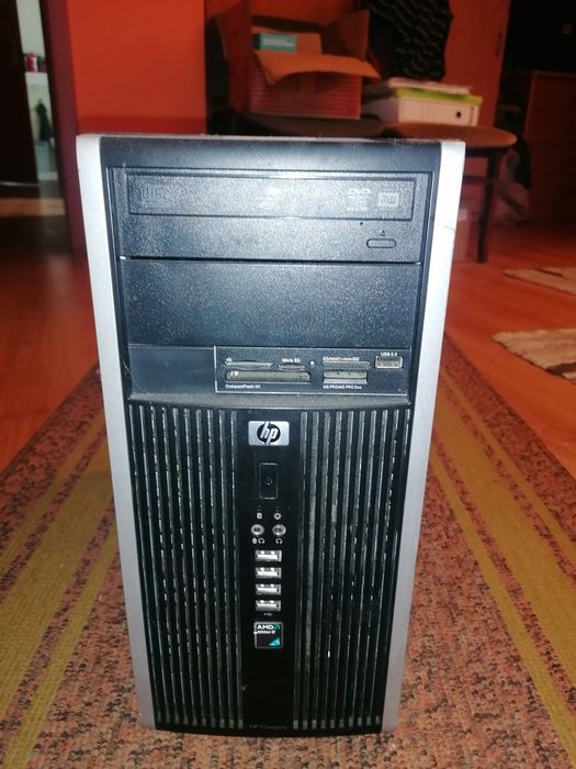 Komputer PC stacjonarny.