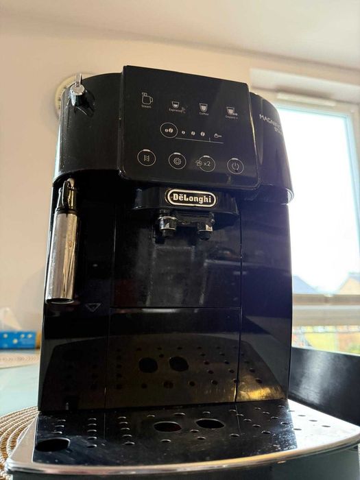 Ekspres ciśnieniowy do kawy DeLonghi Magnifica Start