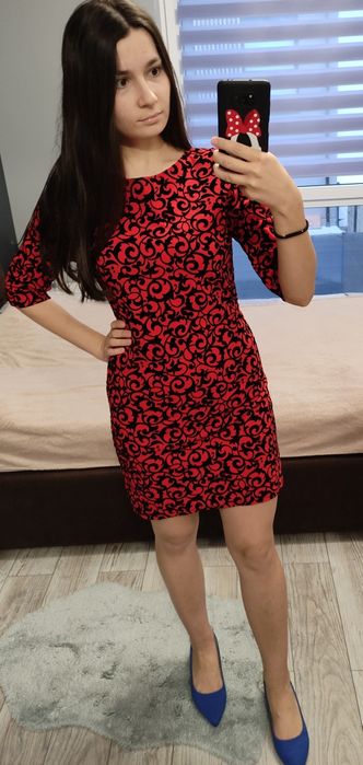 Sukienka mini w kwiaty z rękawem 3/4