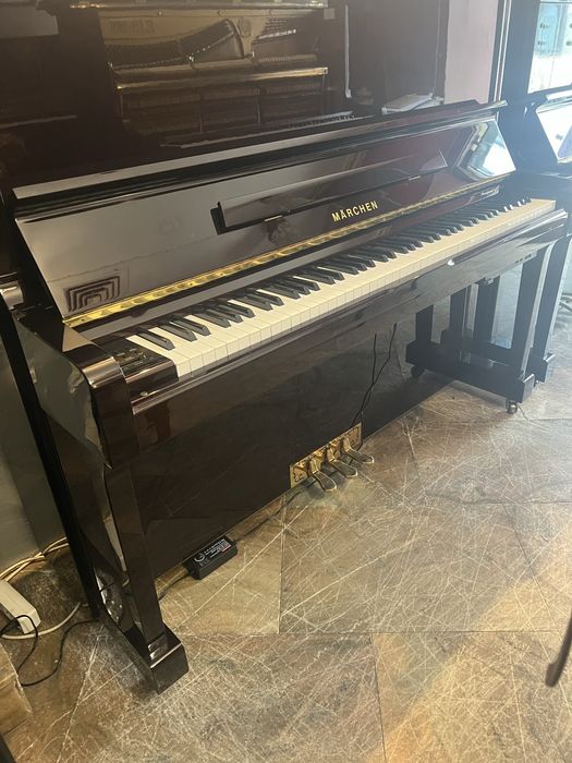 Piano vertical fabricado japao märchen com sistema silent da kawai