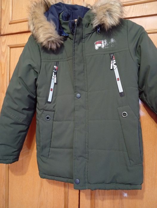 Зимова курточка розмір 40 на 8-9 років