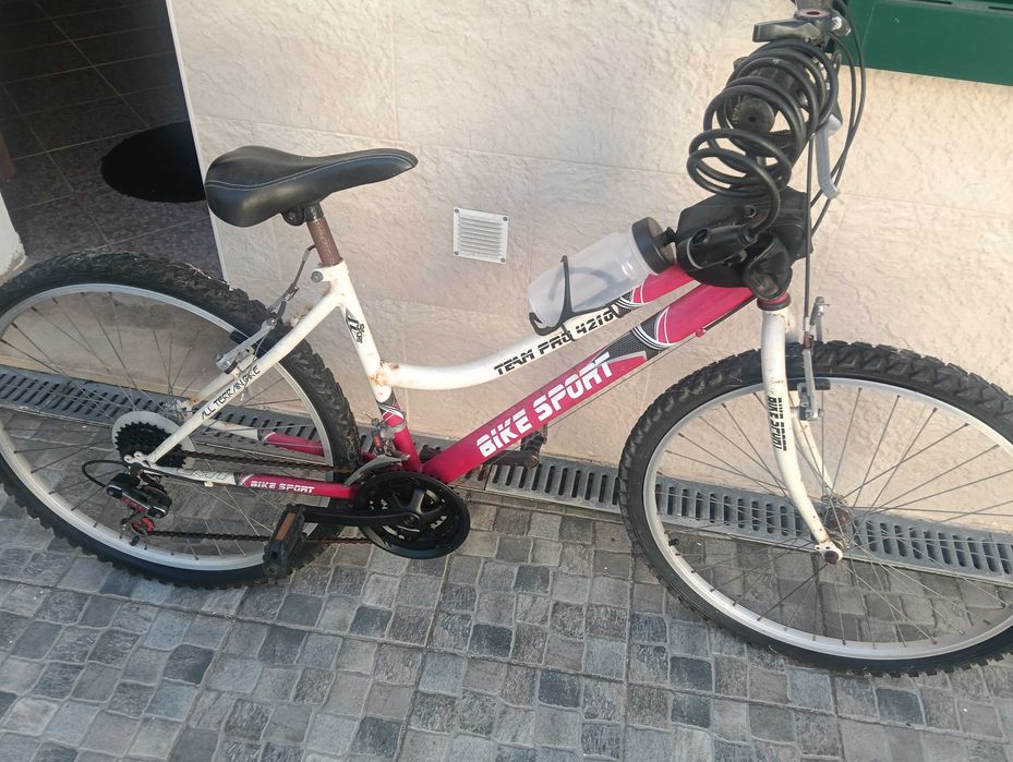 Conjunto de bicicletas homem e mulher