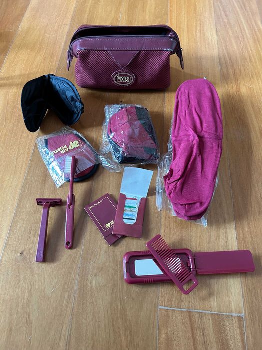 Bolsa de viagem com montes de acessórios