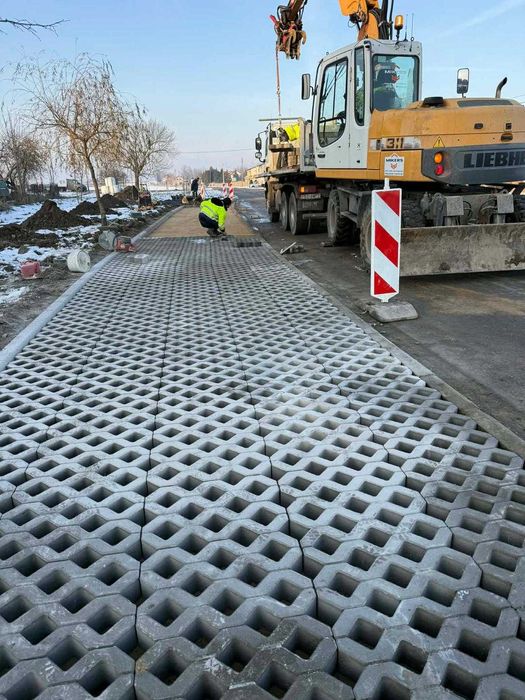 Układanie kostki brukowej, roboty ziemne, koparka – Kępno i okolice