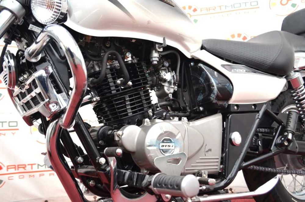 Новий мотоцикл BAJAJ Avenger Cruise 220, мотосалон Артмото Полтава