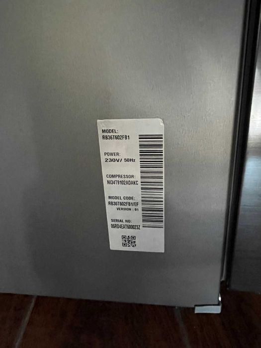 Lodówka Samsung model RB36T602FB1