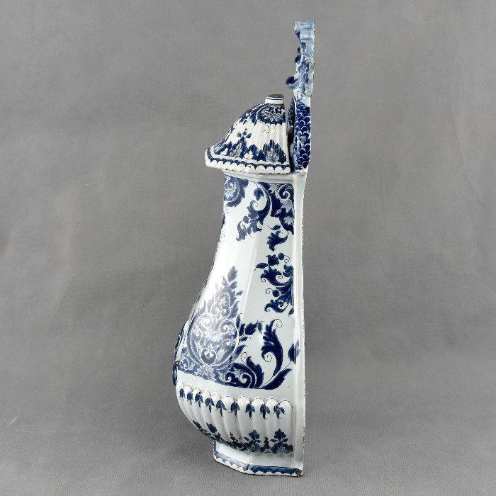 Fonte em Faiança Delft, séc. XVIII – oficina “Drie Posteleyne Astonne”
