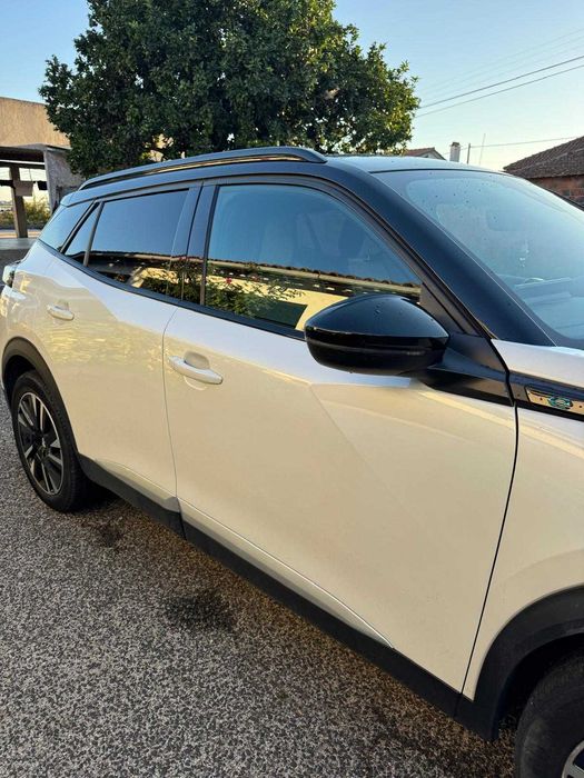 Peugeot e2008 GT branco