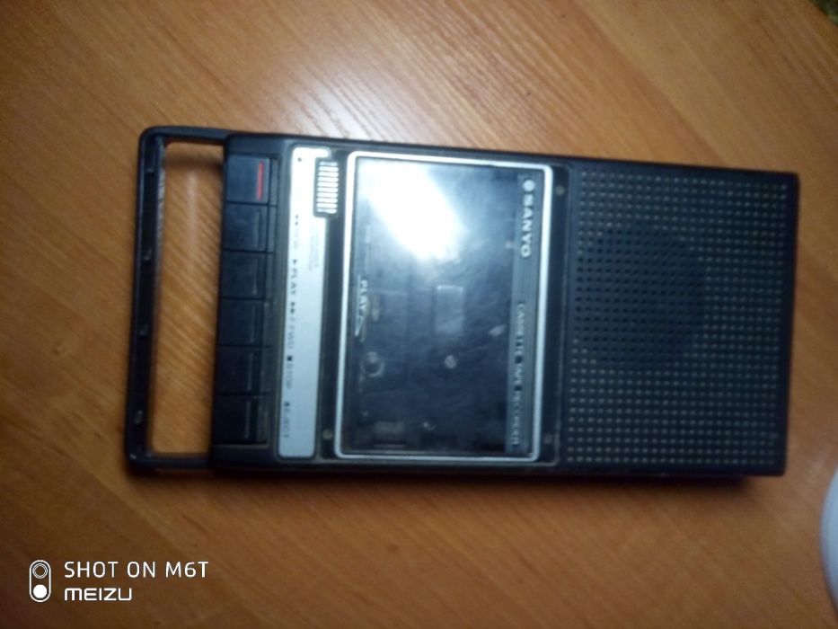 Касетний магнітофон Sanyo Slim 112.