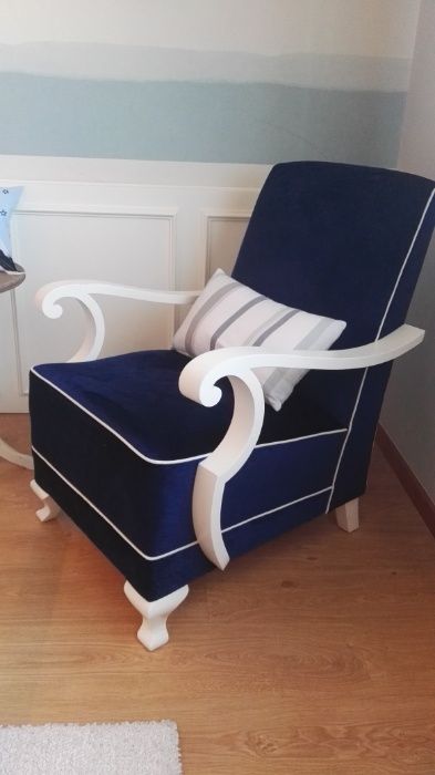 Cadeirão antigo de molas restaurado (azul)
