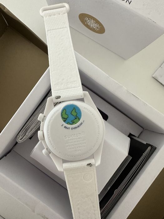 Omega x Swatch Mission To EarthPhase Moonshine Gold Snoopy Branco