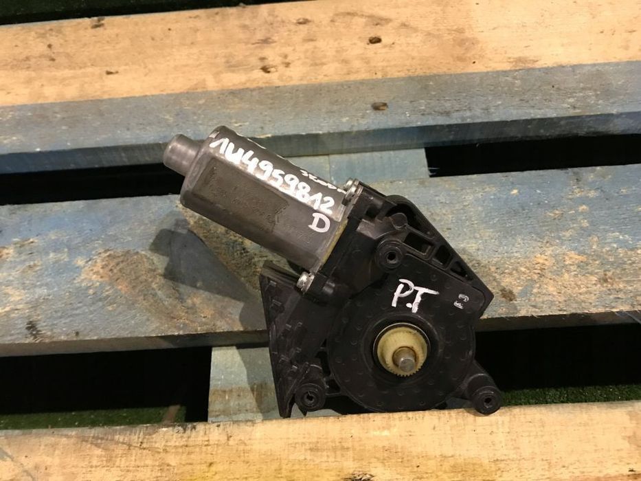 VW GOLF IV BORA JETTA SILNICZEK SZYBY PRAWY TYŁ 1U4959812D