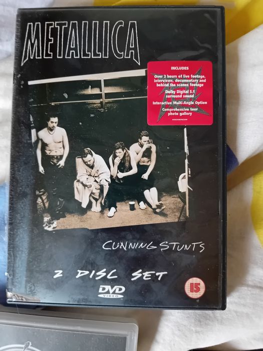 Metallica, AC/DC, DVDs e CDs em muito bom estado baratos 1€ cada ...