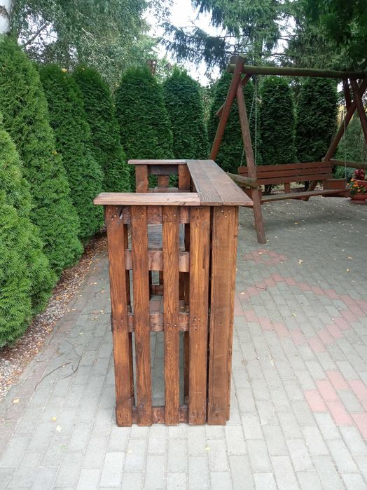 Drewniany bar z palet