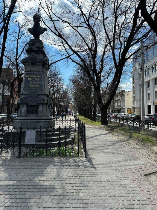 Продам ексклюзивну квартиру в центрі Полтави.