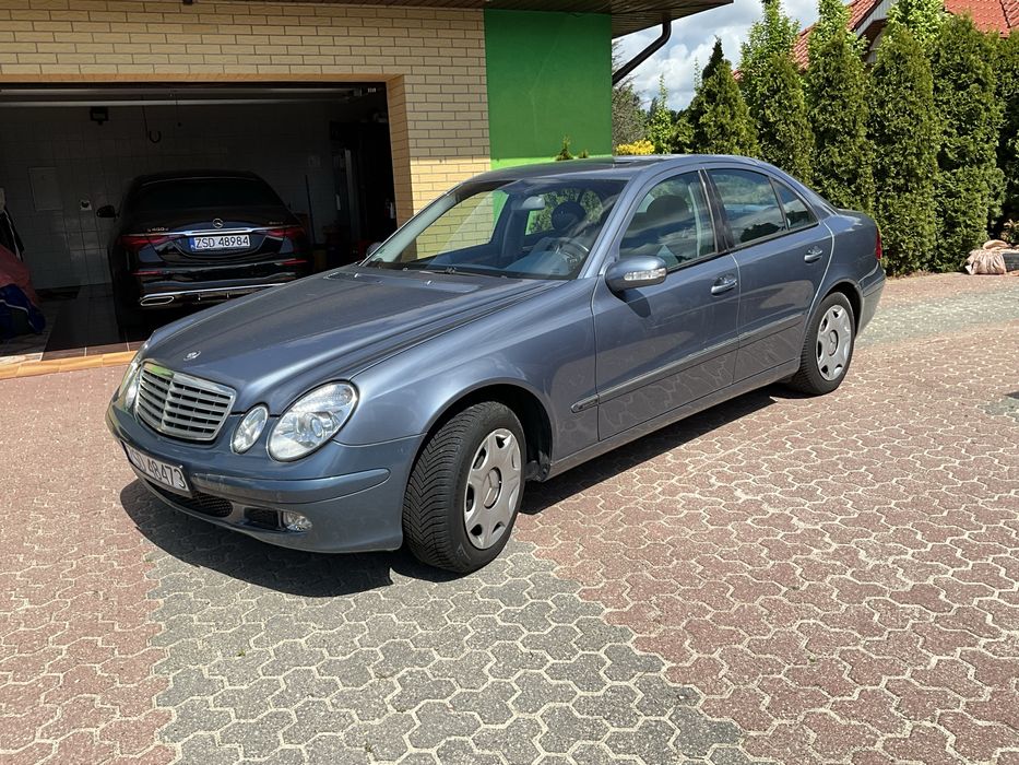Mercedes E. 260. Benzyna