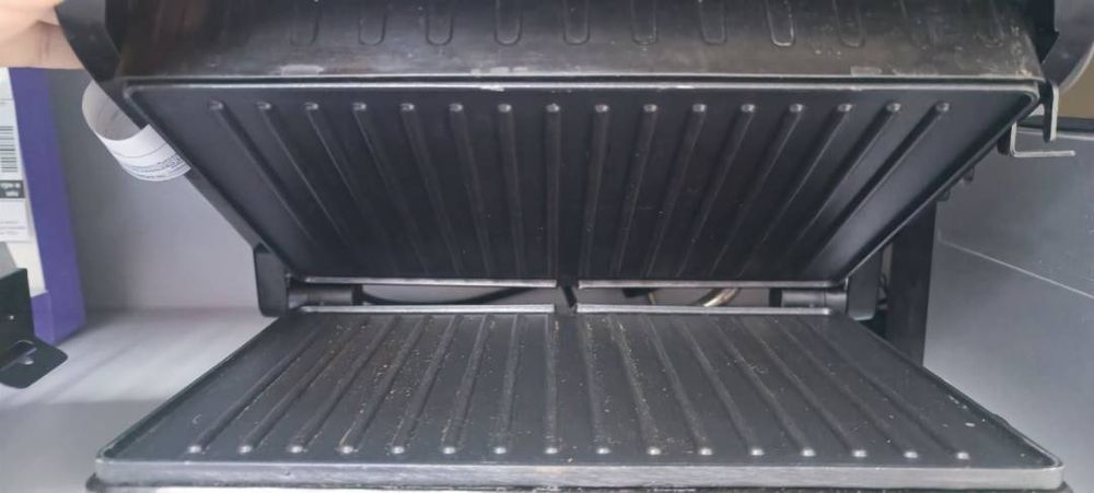 Гриль Grunhelm G1600