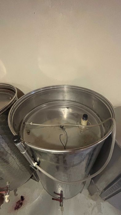 Cuba inox sempre cheia 550L — tampa flutuante c/ bomba e manómetro
