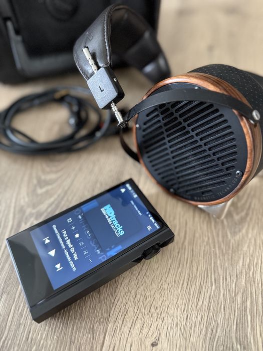 Astell & kern Alpha + Audeze LCD3.