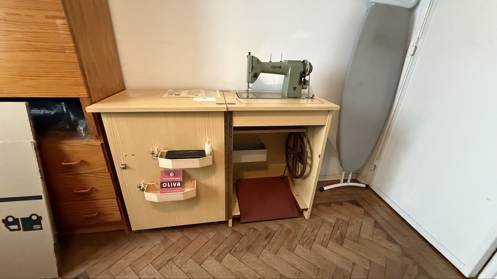 Máquina de costura e bordados Oliva