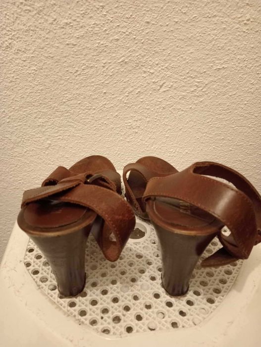 Sandálias de pele Como Novas