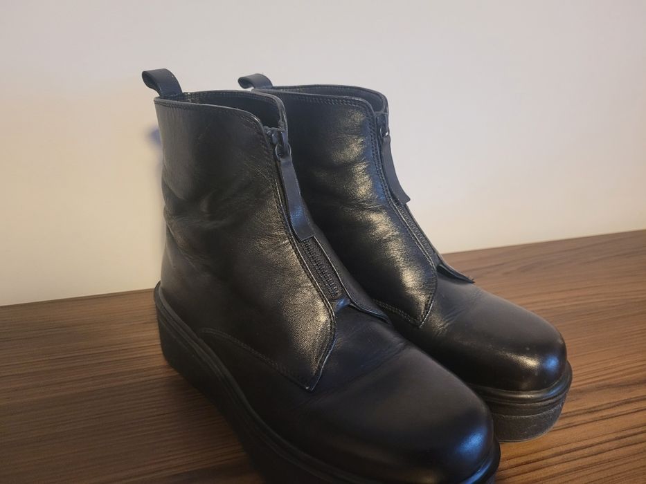 Zign bodki na platformie zamek roz.37