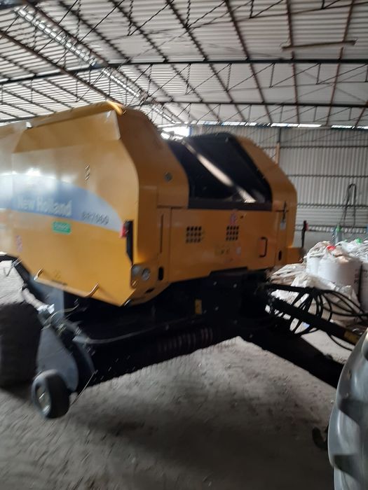 Prasa new holland br7060