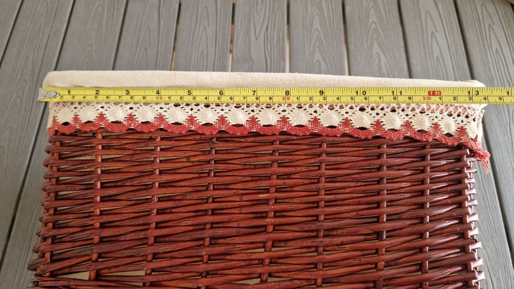 Cesto de vime com forro em tecido
Medidas - 34 cm comprimento; 19 cm altura, 23 cm largura